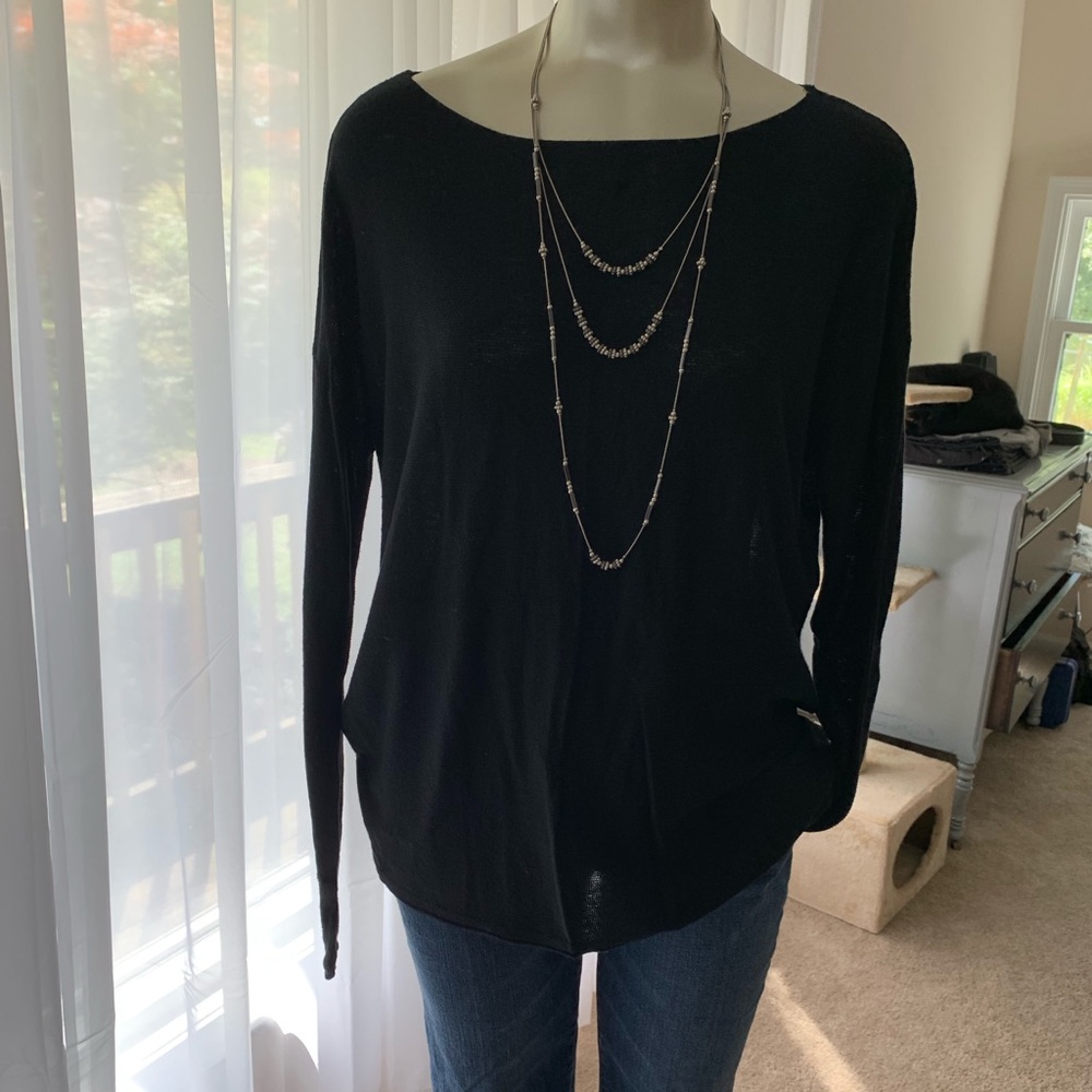 Black light weight sweater/top.